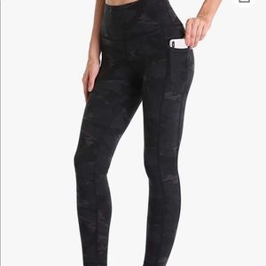 Colorfulkoala 7/8 with 2 pockets!  Black camo